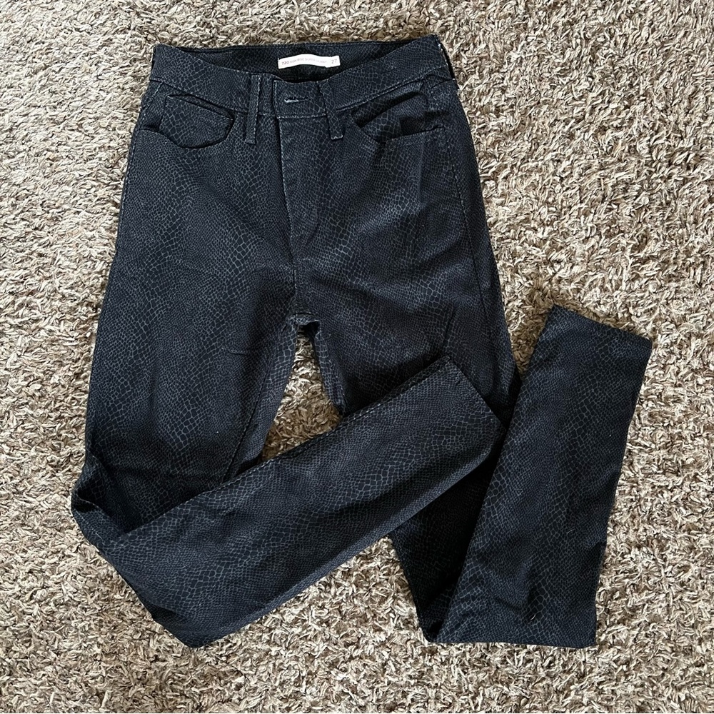 Levi’s Snake Print Black Pants Skinny Size 27